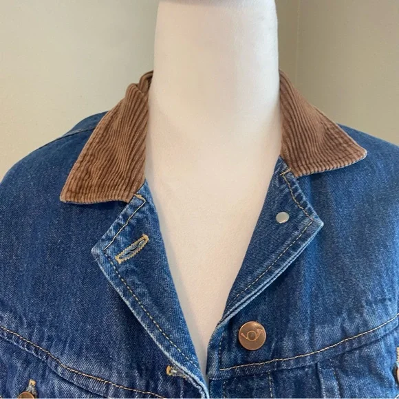 Willow Bend Jean Jacket Denim Jacket with Cabin Scene
Size Medium - Picture 4 of 11
